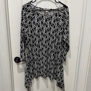 Chaus Geometric Handkerchief Hem Tunic Top.